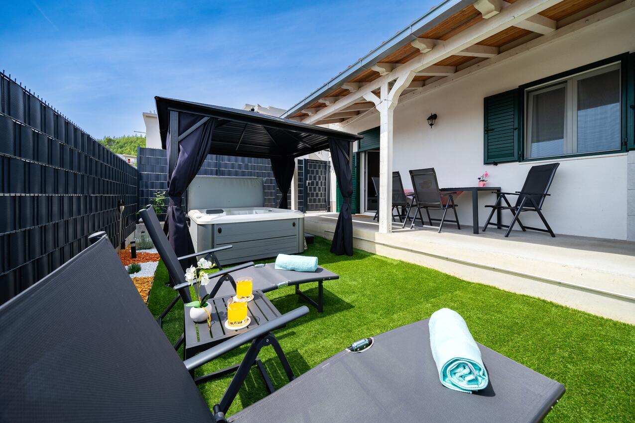 Holiday house with a parking space Dugi Rat, Omiš - 23046