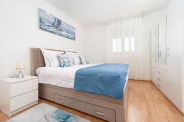 Ferienhaus mit Parkplatz Dugi Rat, Omis - 23046