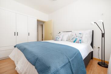 Ferienhaus mit Parkplatz Dugi Rat, Omis - 23046