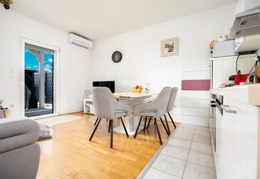 Гостиная Dugi Rat, Гостиная в размещении типа house, доступный кондиционер и WiFi.