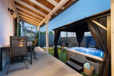 Ferienhaus mit Parkplatz Dugi Rat, Omis - 23046