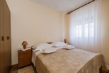 Ferienwohnungen mit Parkplatz Kastel Stari, Kastela - 23052