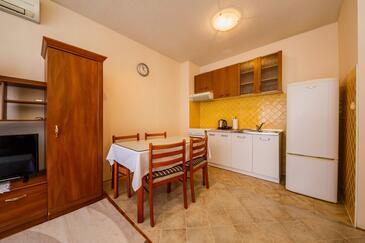 Ferienwohnungen mit Parkplatz Kastel Stari, Kastela - 23052