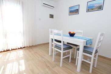 Leiligheter med parkering Baska, Krk - 23071