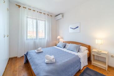 Nyaralóház parkolóhellyel Sutivan, Brac - 23075