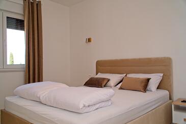 Ferienwohnungen mit Pool Okrug Gornji, Ciovo - 23097