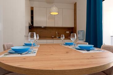 Ferienwohnungen mit Pool Okrug Gornji, Ciovo - 23097