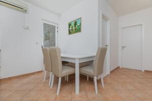 2-Zimmer-Ferienwohnung Lokva Rogoznica, Omis (A-23105-c)