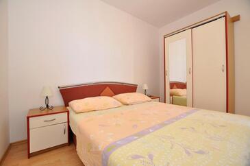 Familienferienwohnungen am Meer Slatine, Ciovo - 23108