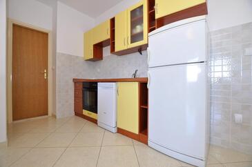 Family friendly seaside apartments Slatine, Čiovo - 23108