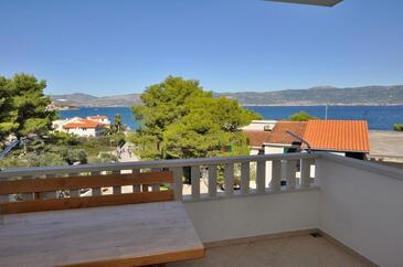 Family friendly seaside apartments Slatine, Čiovo - 23108