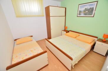 Family friendly seaside apartments Slatine, Čiovo - 23108