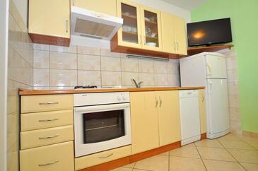 Family friendly seaside apartments Slatine, Čiovo - 23108