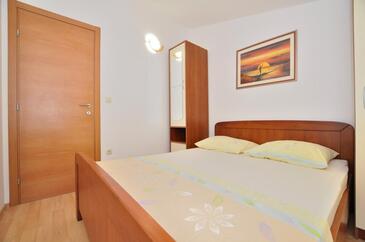 Apartamentos familiares junto al mar Slatine, Ciovo - 23108