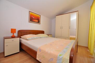 Apartamentos familiares junto al mar Slatine, Ciovo - 23108