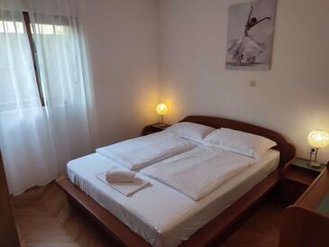 Apartmanok parkolóhellyel Dugi Rat, Omis - 23115