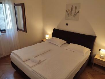 Apartmanok parkolóhellyel Dugi Rat, Omis - 23115