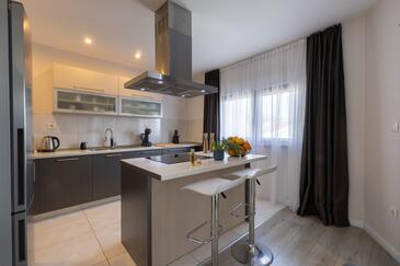 Ferienwohnungen mit Parkplatz Kastel Stari, Kastela - 23116