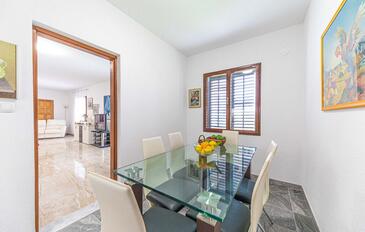 Apartment with terrace Trogir, Central Dalmatia