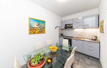 Apartment with terrace Trogir, Central Dalmatia