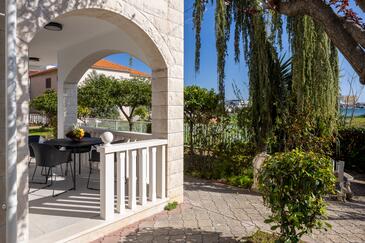 Apartmanok a tenger mellett Seget Donji, Trogir - 23134
