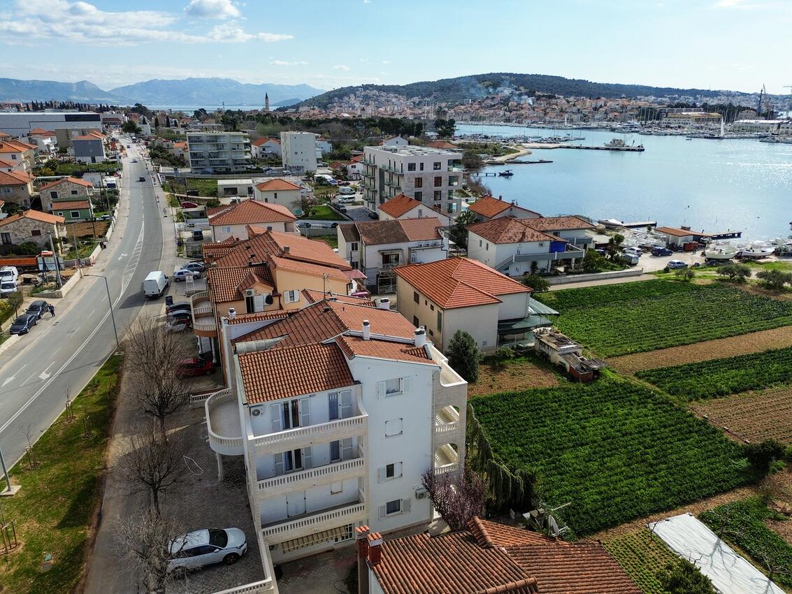 Apartmani uz more Seget Donji, Trogir - 23134