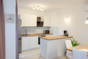 Ferienwohnungen mit Parkplatz Okrug Gornji, Ciovo - 23151