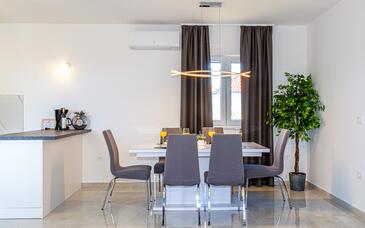 Apartamente cu parcare Okrug Gornji, Ciovo - 23151
