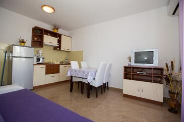 Apartments with parking space Lopar, Rab - 23156