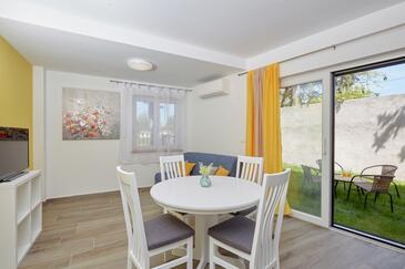 Two bedroom apartment Turanj, Biograd (A-23164-a)