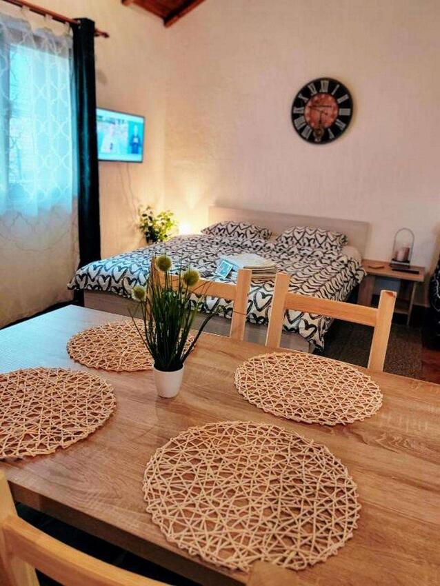 AS-23170-a - Privatunterkunft - Ferienwohnungen mit Parkplatz Jastrebarsko, Prigorje
