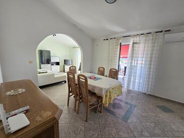 Ferienwohnungen mit Parkplatz Barbat, Rab - 23180