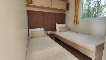 Nyaralóház a tenger mellett Kolan, Pag - 23186