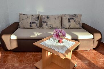 Mandre, Living room in the apartment, air condition available, (pet friendly) and WiFi.