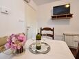 Mandre, Dining room in the apartment, air condition available, (pet friendly) and WiFi.