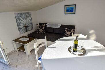 Mandre, Living room in the apartment, air condition available, (pet friendly) and WiFi.