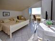 Mandre, Bedroom in the studio-apartment, air condition available, (pet friendly) and WiFi.