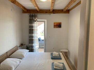 Apartments by the sea Tkon, Pašman - 23194