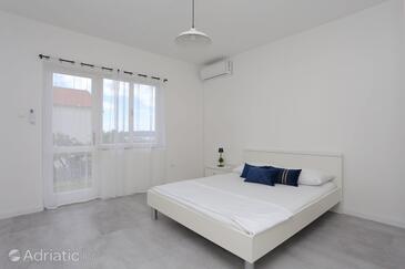 Lägenheter med parkering Trogir - 23205