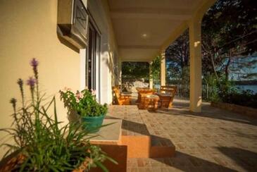 Двухкомнатные апартаменты Баньол - Banjol, Раб - Rab (A-23210-c(