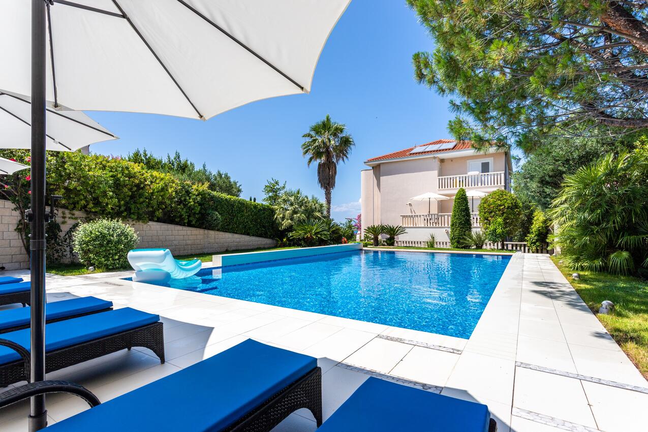Ferienwohnungen mit Pool für Familien Splitska, Brac - 23224