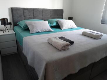 Apartmanok parkolóhellyel Omis - 23229