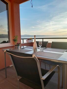 Apartmanok parkolóhellyel Omis - 23229