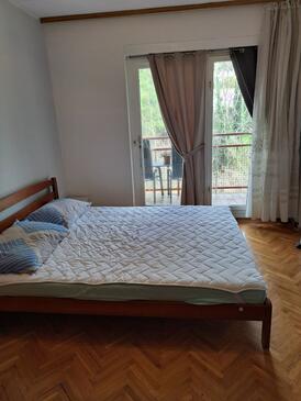 Apartments with WiFi Rijeka - 23246