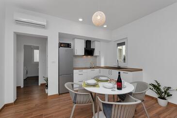 Apartmani uz more Tučepi, Makarska - 23256