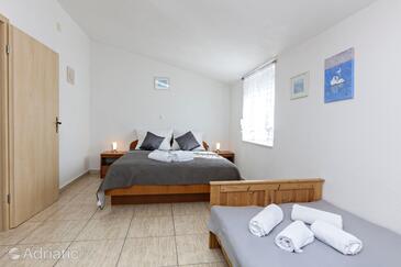 Apartamente cu piscină potrivite pentru familiile cu copii Stupin Celine, Rogoznica - 23257