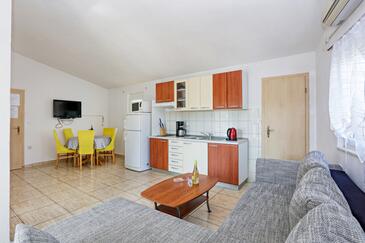 Stupin Čeline, Sala de estar en alojamiento de tipo apartment, aire acondicionado disponible y WiFi.