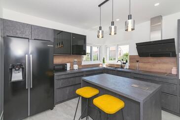 Дом для семьи с бассейном Биоград-на-Мору - Biograd na Moru, Биоград - Biograd - 23272