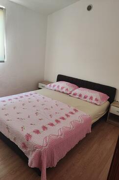 Apartments with parking space Vir - 23274