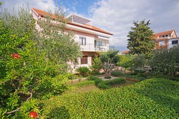 Ferienwohnungen Mit Parkplatz Pirovac, Sibenik - 23285 - Pirovac